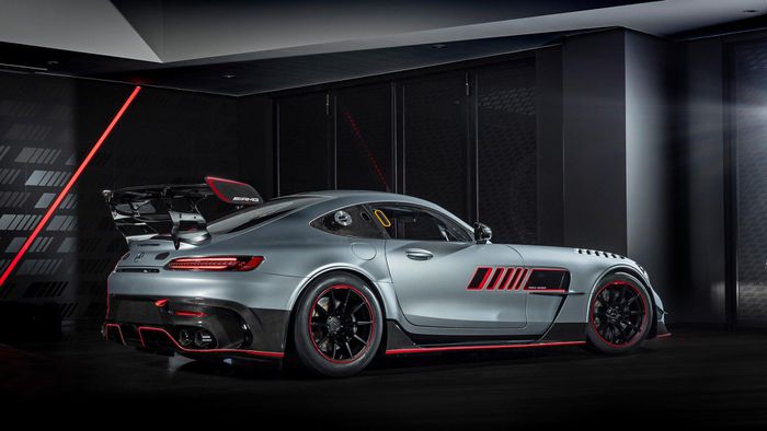 Cận cảnh Mercedes-AMG GT Track Series giá hơn 400.000 USD