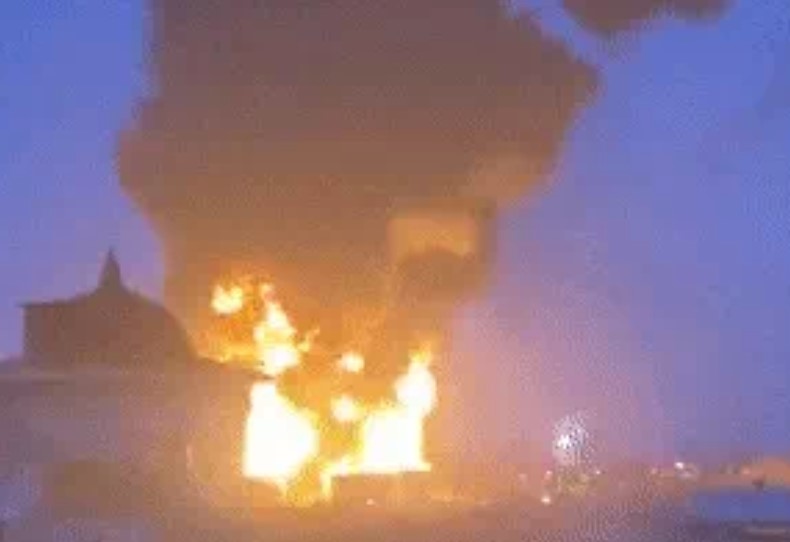 NÓNG: Khói lửa mịt mù tại kho dầu Nga - Quan chức cáo buộc Không quân Ukraine tập kích!