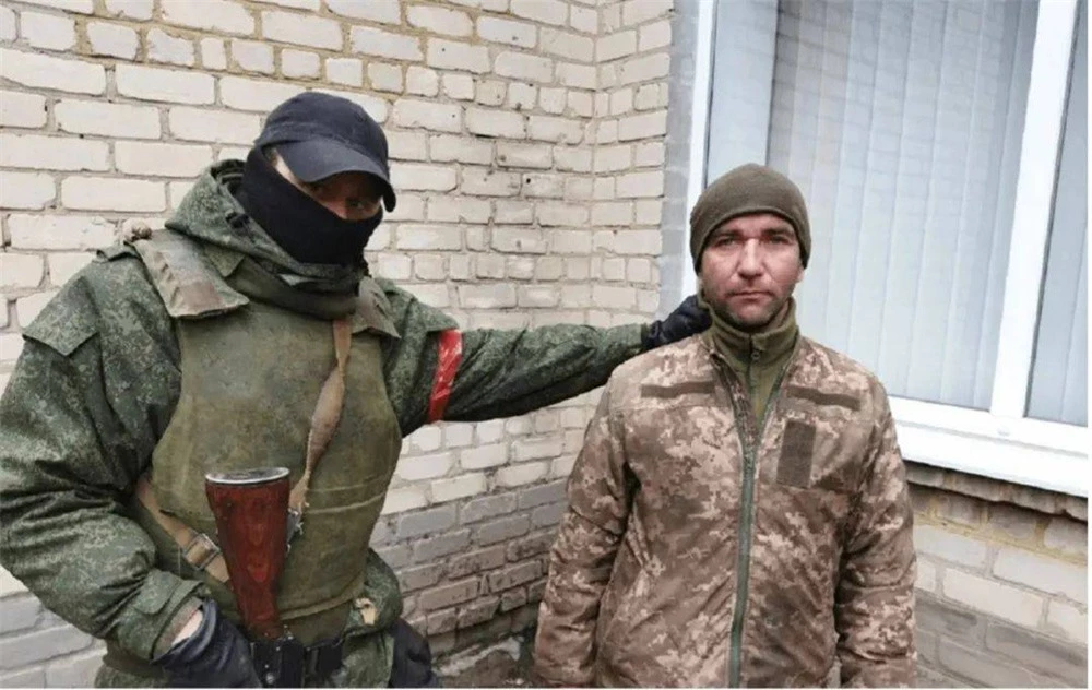 Video chiến binh Ukraine gọi điện làm nhục mẹ của lính Nga tử trận làm MXH TQ dậy sóng - Ảnh 8.