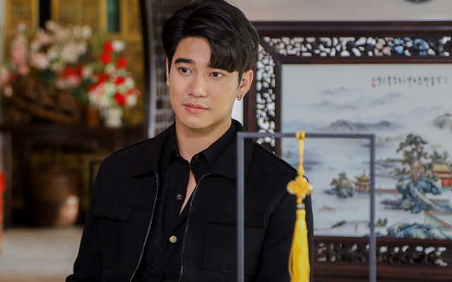 Đi nhầm đôi dép của bạn thân nên vội vàng đem trả, tôi sững người khi thấy vị khách đứng trước cửa nhà cô ấy