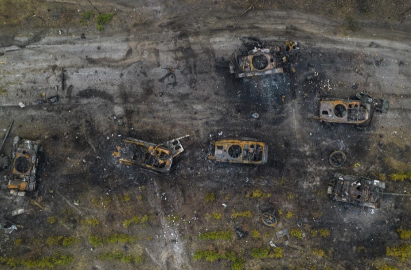 Chiến sự Ukraine ngày thứ 36: Xe tăng Nga bị phá hủy bên ngoài thủ đô Kiev