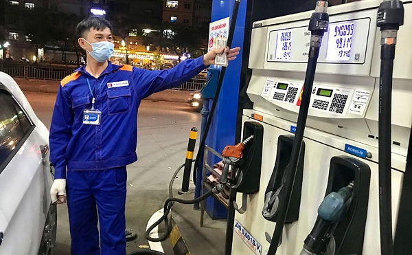 Xăng giảm giá mạnh, dầu tăng sốc từ 0h ngày 1/4