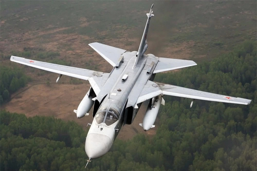 Giữa căng thẳng Ukraine, một nước EU tuyên bố đánh chặn 2 máy bay Nga mang vũ khí hạt nhân - Ảnh 1.