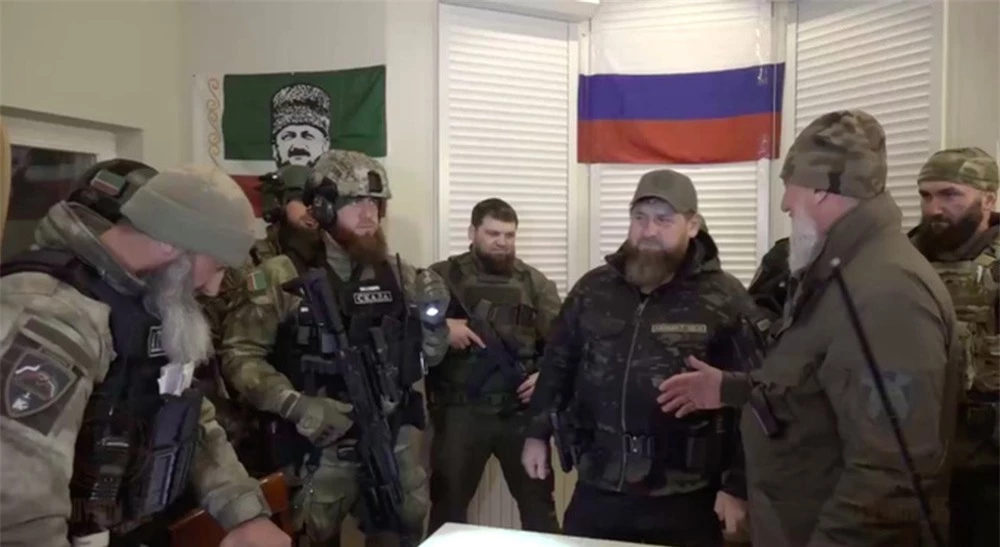NÓNG: Ông Kadyrov nói QĐ Ukraine tới bước đường cùng ở Mariupol - Donbass không khá hơn! - Ảnh 1.