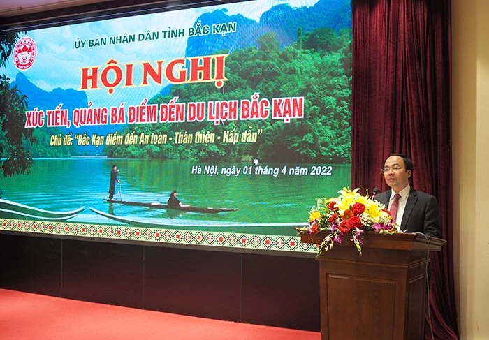 Chủ tịch UBND tỉnh Bắc Kạn Nguyễn Đăng Bình phát biểu tại hội nghị