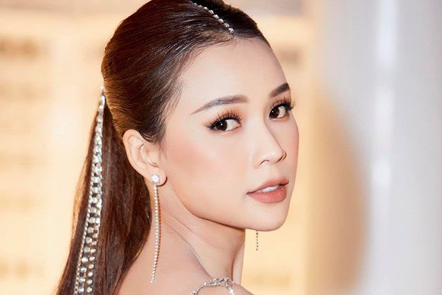 Sam tái xuất màn ảnh rộng sau 5 năm, còn đóng phim về bùa ngải với Hoa hậu Tiểu Vy