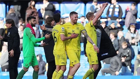 Brentford làm được điều khó tin ở Stamford Bridge