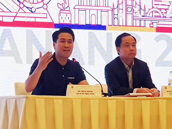 Ông Phillip Nguyễn, Phó Ban tổ chức Diễn đàn phát triển đường bay châu Á 2022 trả lời câu hỏi của phóng viên Doanh nghiệp Việt Nam tại cuộc họp báo ngày 2/4