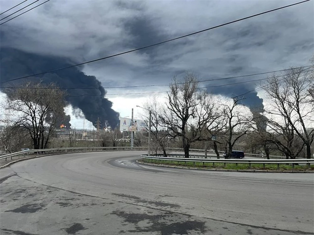 NÓNG: Tên lửa Nga dồn dập nã vào Odessa, Ukraine - Mục tiêu quan trọng ngập trong lửa khói - Ảnh 1.