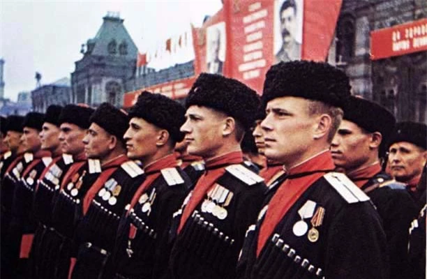 Tuyên bố ủng hộ TT Putin, lính tình nguyện Cô-dắc biệt tăm ở Ukraine - Báo Nga: Quá kỳ lạ! - Ảnh 2.