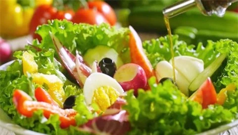 6 loại dầu thích hợp cho các món salad