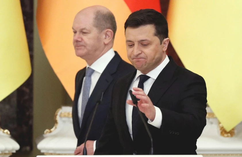 Tổng thống Zelensky (phải) Tổng thống Zelensky (phải)