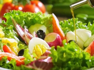 6 loại dầu thích hợp cho các món salad