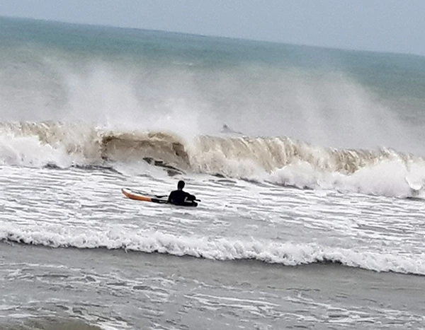 Đài Khí tượng thủy văn Trung Trung bộ cảnh báo vùng biển từ Quảng Bình đến Quảng Ngãi có sóng biển cao 2 - 3m