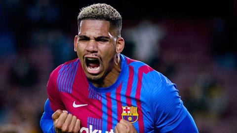 Araujo tức giận khi Barca mời chào Christensen và Rudiger mức lương hấp dẫn