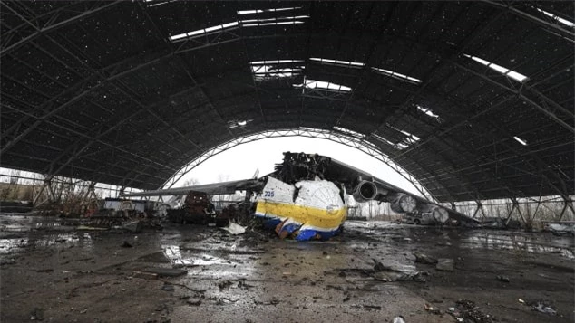 Những hình ảnh mới gây sốc về chiếc An-225 lớn nhất thế giới của Ukraine bị phá hủy - Ảnh 3.