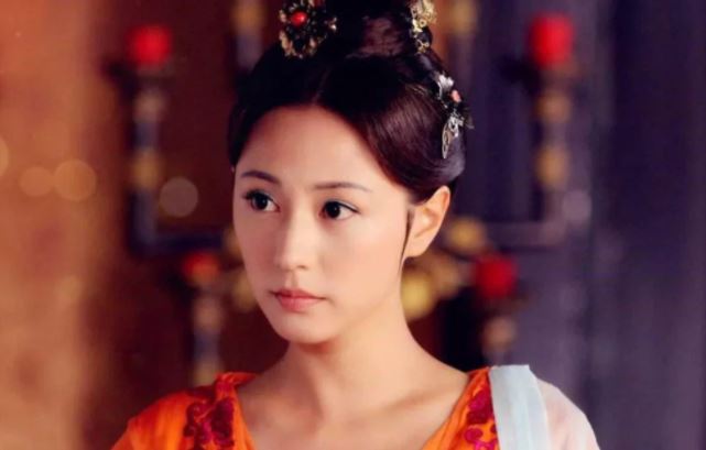 Phi tần bị phạt bỏ đói nửa tháng, thái giám bàng hoàng khi tới "nhặt xác": Vẫn sống khỏe!