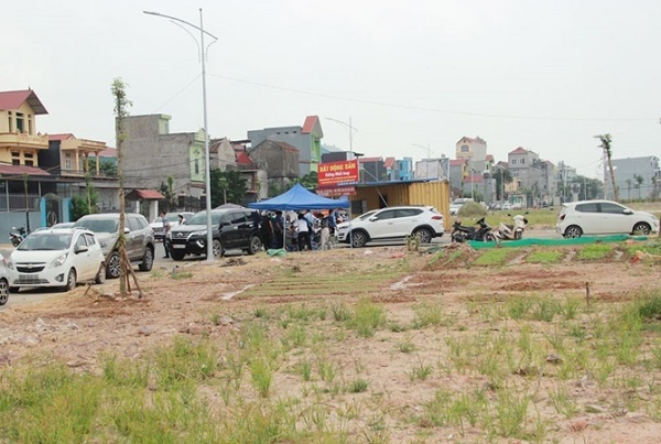 Để lộ thông tin đấu giá gây sốt đất