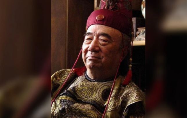 Kề cạnh chủ tử, thái giám hầu đủ việc, phi tần đi tắm buổi tối cũng "không rời nửa bước"