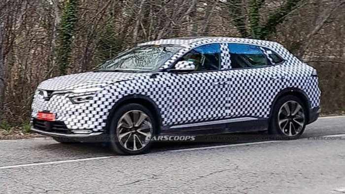 VinFast VF8 lộ diện trên đường chạy thử, sắp ra mắt tại châu Âu