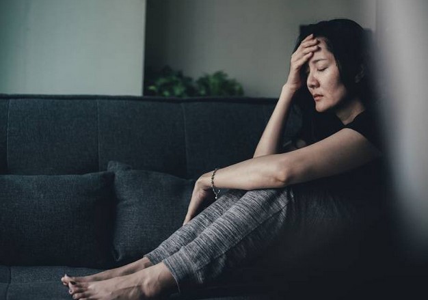 Bấn loạn vì đại dịch khiến trầm cảm gia tăng, dân Trung Quốc gọi “cháy máy” đường dây tư vấn sức khoẻ tâm thần