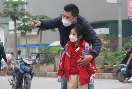 Ảnh: Muôn kiểu biểu cảm của học sinh lớp 1 lần đầu được đến trường