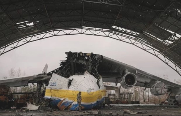 Cận cảnh chiếc máy bay lớn nhất thế giới hóa đống sắt vụn vì xung đột Ukraine
