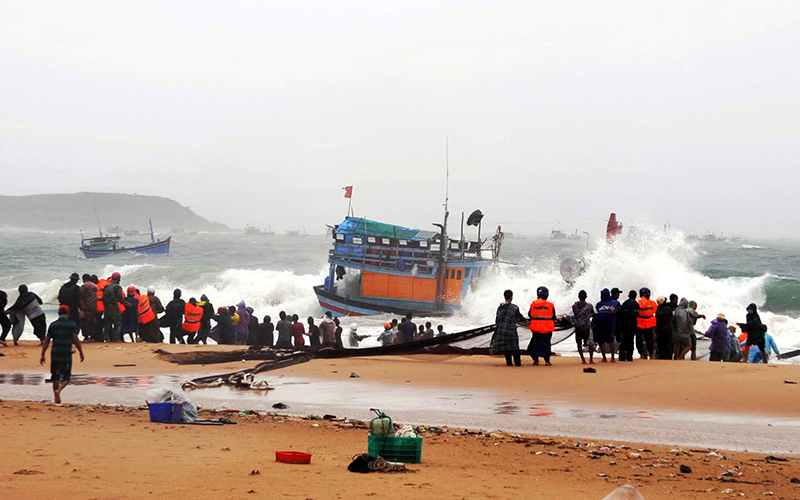 Khắc phục thiệt hại do mưa lũ bất thường tại miền trung