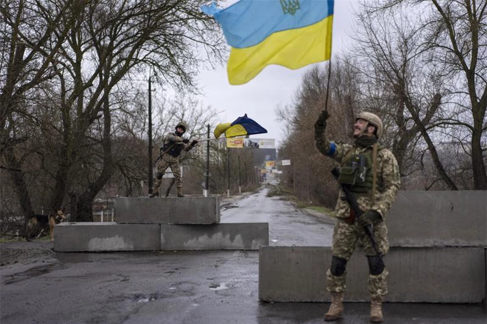 Toàn cảnh chiến sự Ukraine trưa 6/4: Nga không kích dữ dội, giao tranh ác liệt ở Mariupol - Ảnh 2.