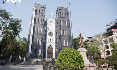Ảnh: Ngỡ ngàng diện mạo khác lạ của Nhà thờ Lớn Hà Nội sau nhiều tháng đại tu