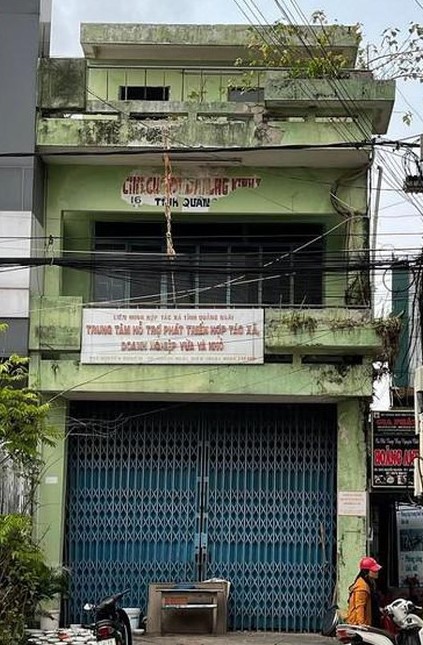 Đấu giá hai nhà công sản đầu tiên bị bỏ hoang nhiều năm tại Quảng Ngãi