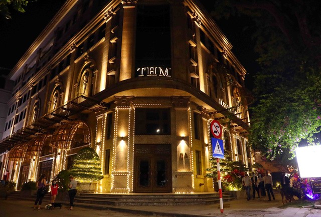 Chùm ảnh khám xét trụ sở Tập đoàn Tân Hoàng Minh