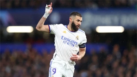 'King-Benzema' sánh ngang Ronaldo với hat-trick thứ 2 liên tiếp