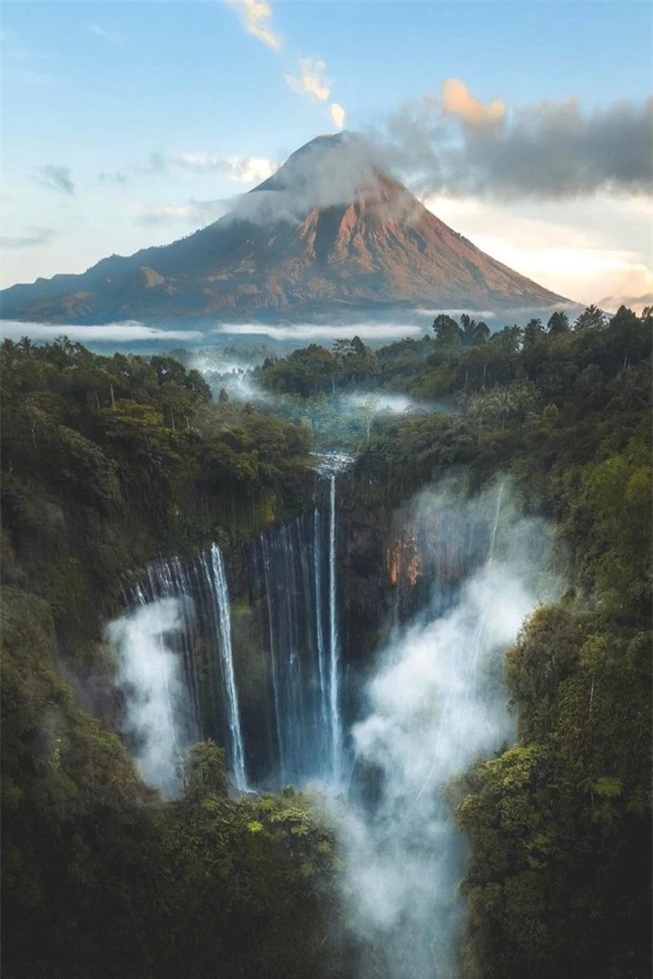 Ngọn thác nghìn dòng kỳ vĩ nằm dưới chân núi lửa như bước ra từ phim Hollywood - 10