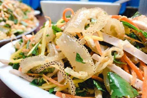 Tắm biển Đồ Sơn đừng quên thử món nộm sứa lạ miệng mà ngon không cưỡng nổi