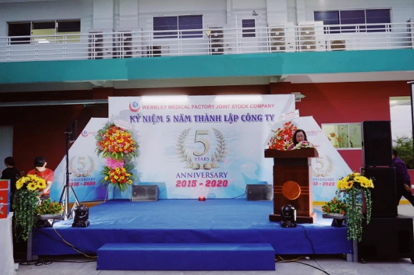 Bà Trần Thị Ngọc Thúy phát biểu tại buổi lễ kỷ niệm 5 năm thành lập công ty.