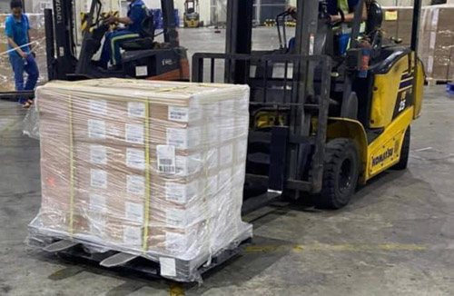 Lô vaccine COVID-19 cho trẻ em do Australia hỗ trợ đã về đến Việt Nam