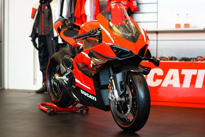 Cận cảnh siêu môtô Ducati Superleggera V4 của Minh Nhựa