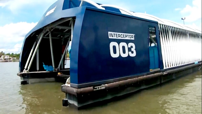 Vận hành sà lan gom rác tự động trên sông Cần Thơ  