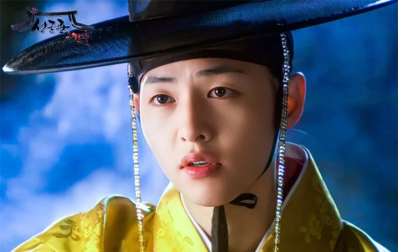 Dàn nam thần 'nhan sắc mãi đỉnh' trên màn ảnh xứ Hàn: Lee Min Ho ngày càng 'sang - xịn - mịn' sau hơn 1 thập kỷ, tạo hình cổ trang của Song Joong Ki trông ra sao? - Ảnh 45.