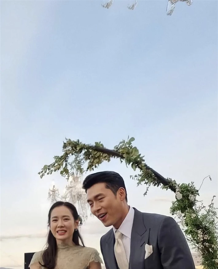 Hyun Bin - Son Ye Jin bất ngờ bị 