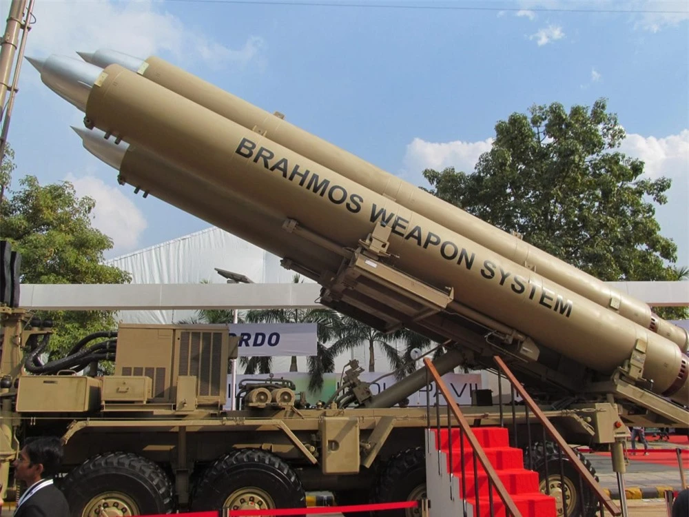 Tên lửa BrahMos vướng vào bê bối lớn, khách hàng lo cuống: Tương lai xuất khẩu sẽ ra sao? - Ảnh 1.