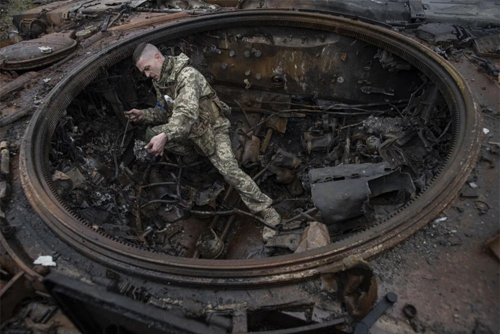 Xe tăng Nga bị phá hủy hàng loạt trên chiến trường Ukraine: Vì đâu nên nỗi? - Ảnh 2.