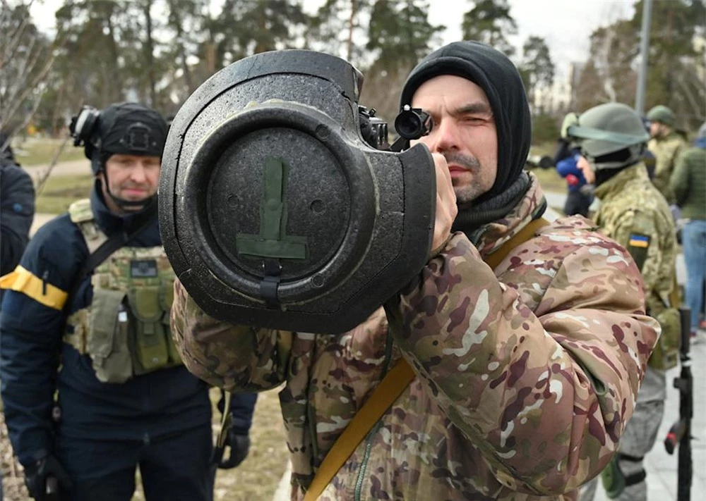 Xe tăng Nga bị phá hủy hàng loạt trên chiến trường Ukraine: Vì đâu nên nỗi? - Ảnh 3.