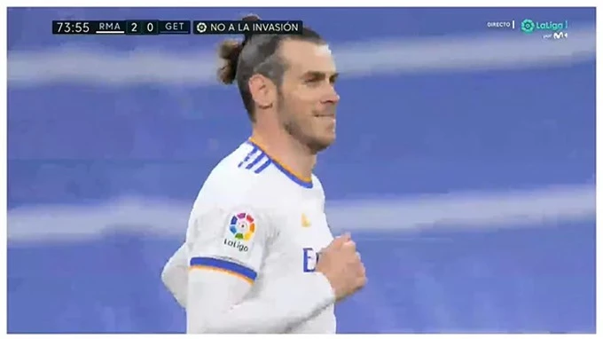 Bale cười tươi khi bị fan Real la ó