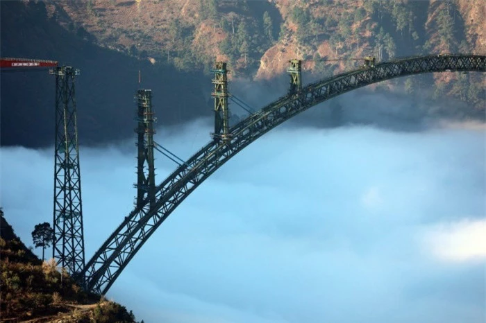 chưa xây xong, cây cầu cao nhất thế giới tại Ấn Độ đã gây bão mạng xã hội