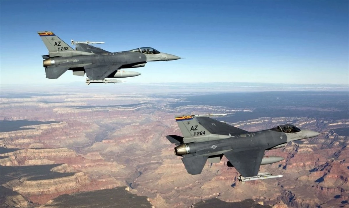 F-16 Fighting Falcon đáp ứng được nhiều yêu cầu của người sử dụng. Nguồn: Popularmechanics.com