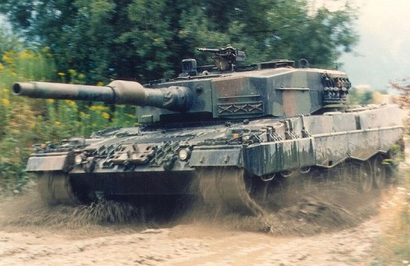 Politico: Lý do Đức chần chừ viện trợ 100 xe tăng hạng nặng cho Ukraine