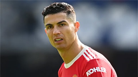 Cảnh sát điều tra vụ Ronaldo ném đập vỡ điện thoại của fan nhí Everton