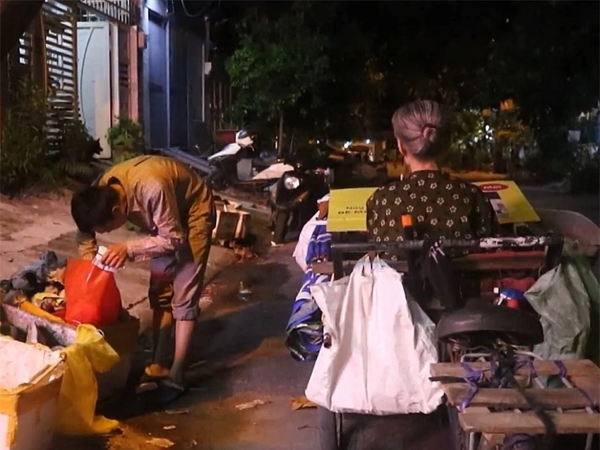 Chàng trai hiếu thảo cùng xe ve chai khắp nẻo Sài Gòn  ảnh 1